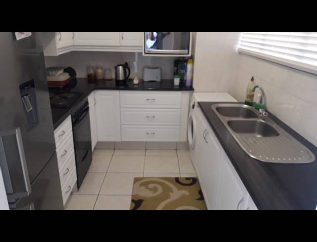 2 BEDROOM FLAT TO LET IN ESSENWOOD
